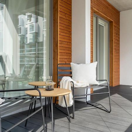 Iso Aurinkoinen Parveke Ja Hyvaet Yhteydet Apartment Helsinki Bagian luar foto