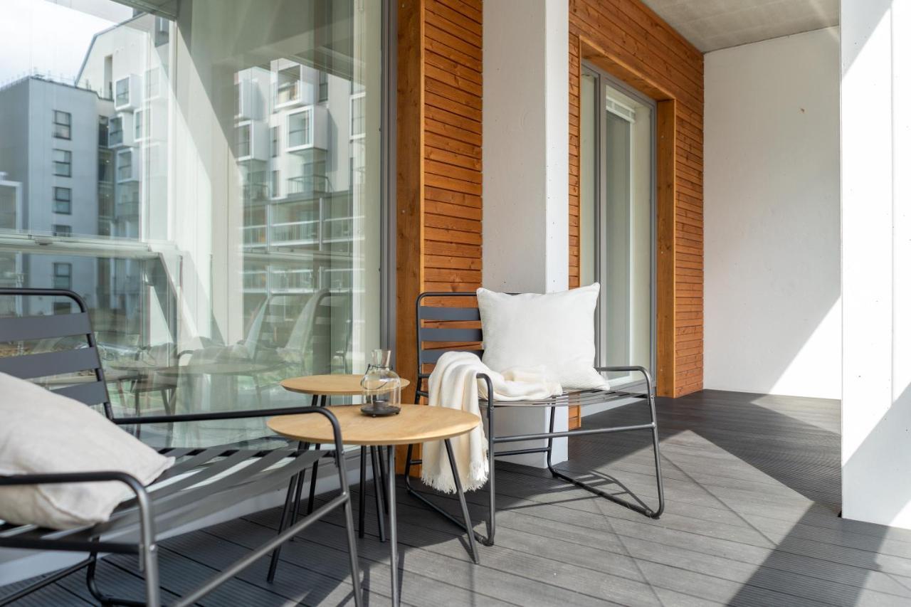 Iso Aurinkoinen Parveke Ja Hyvaet Yhteydet Apartment Helsinki Bagian luar foto