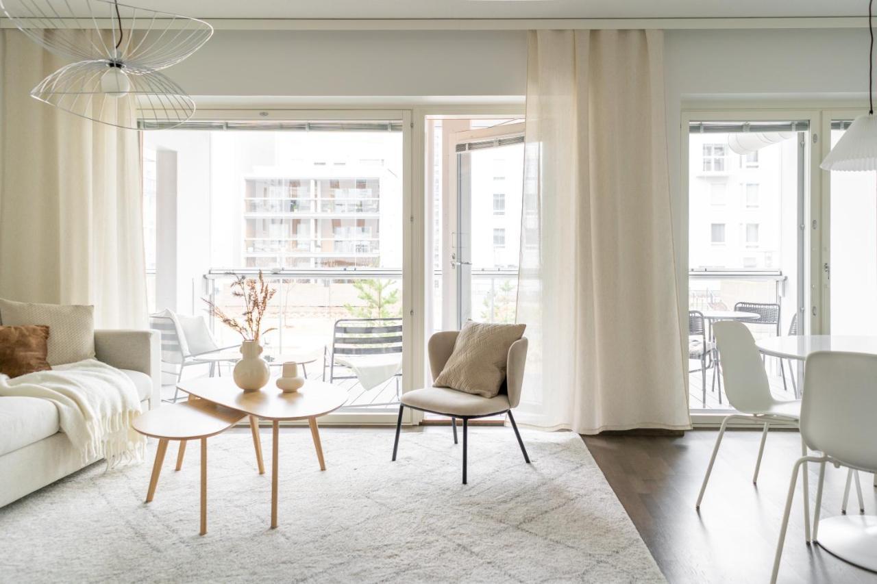 Iso Aurinkoinen Parveke Ja Hyvaet Yhteydet Apartment Helsinki Bagian luar foto