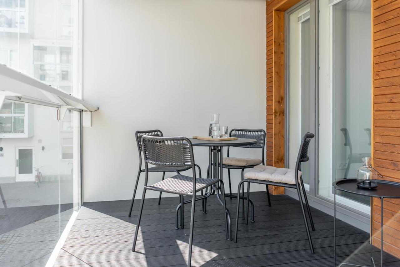 Iso Aurinkoinen Parveke Ja Hyvaet Yhteydet Apartment Helsinki Bagian luar foto
