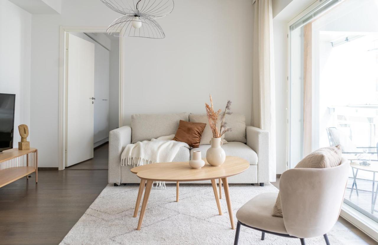 Iso Aurinkoinen Parveke Ja Hyvaet Yhteydet Apartment Helsinki Bagian luar foto