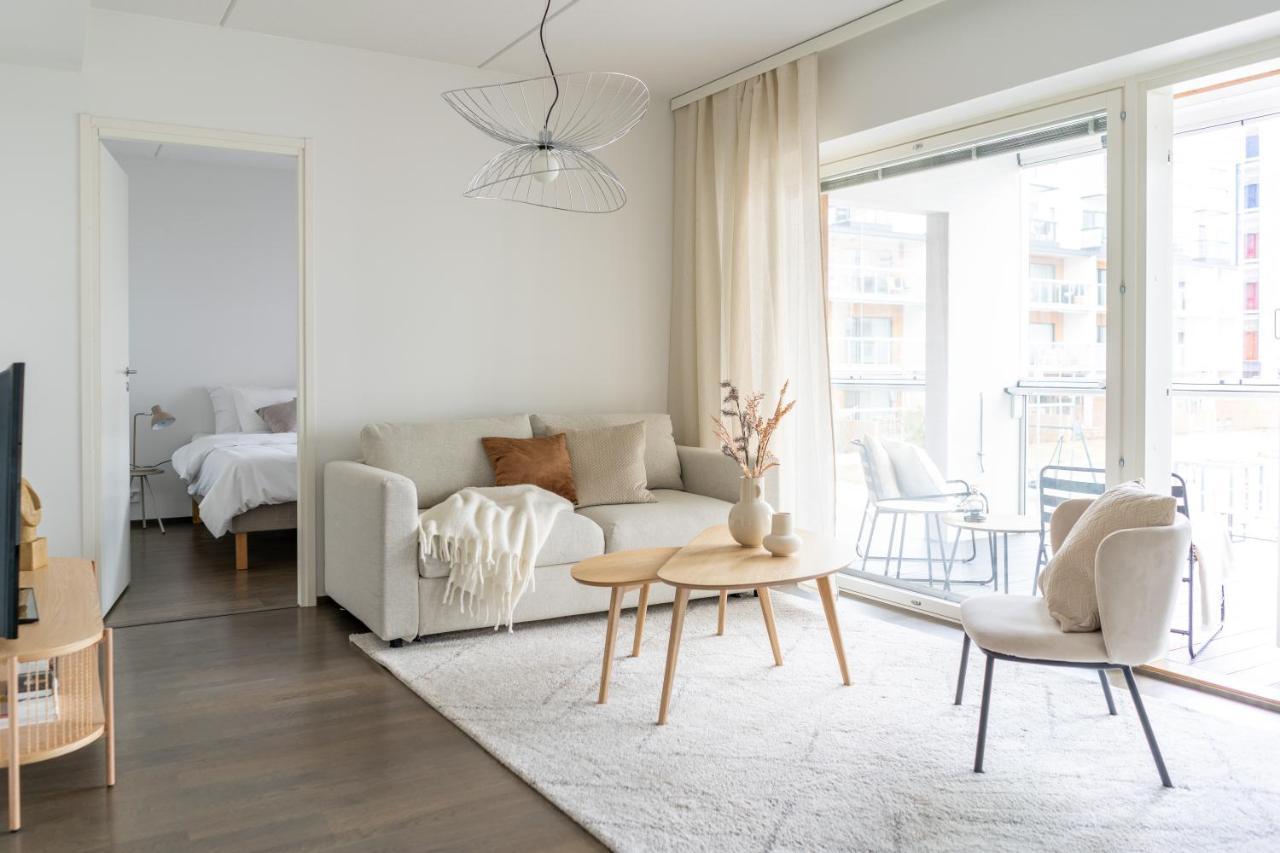 Iso Aurinkoinen Parveke Ja Hyvaet Yhteydet Apartment Helsinki Bagian luar foto